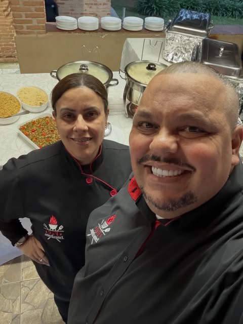 Equipe F&C no preparo de um buffet de evento